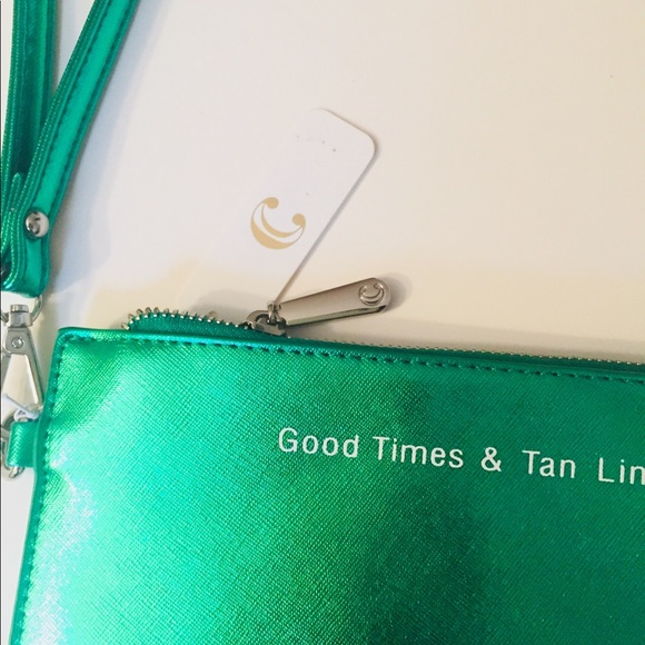 🥰 Charming Charlie wristlet super green Wristlet NWT - Picture 3 of 7